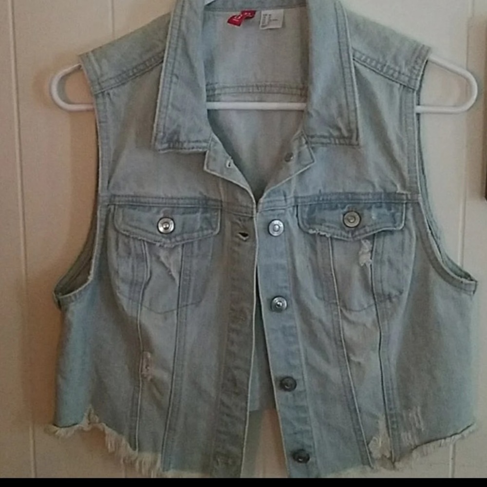 Sleeveless Jean Jacket